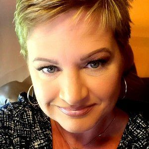 Meet your Posher, Carrie